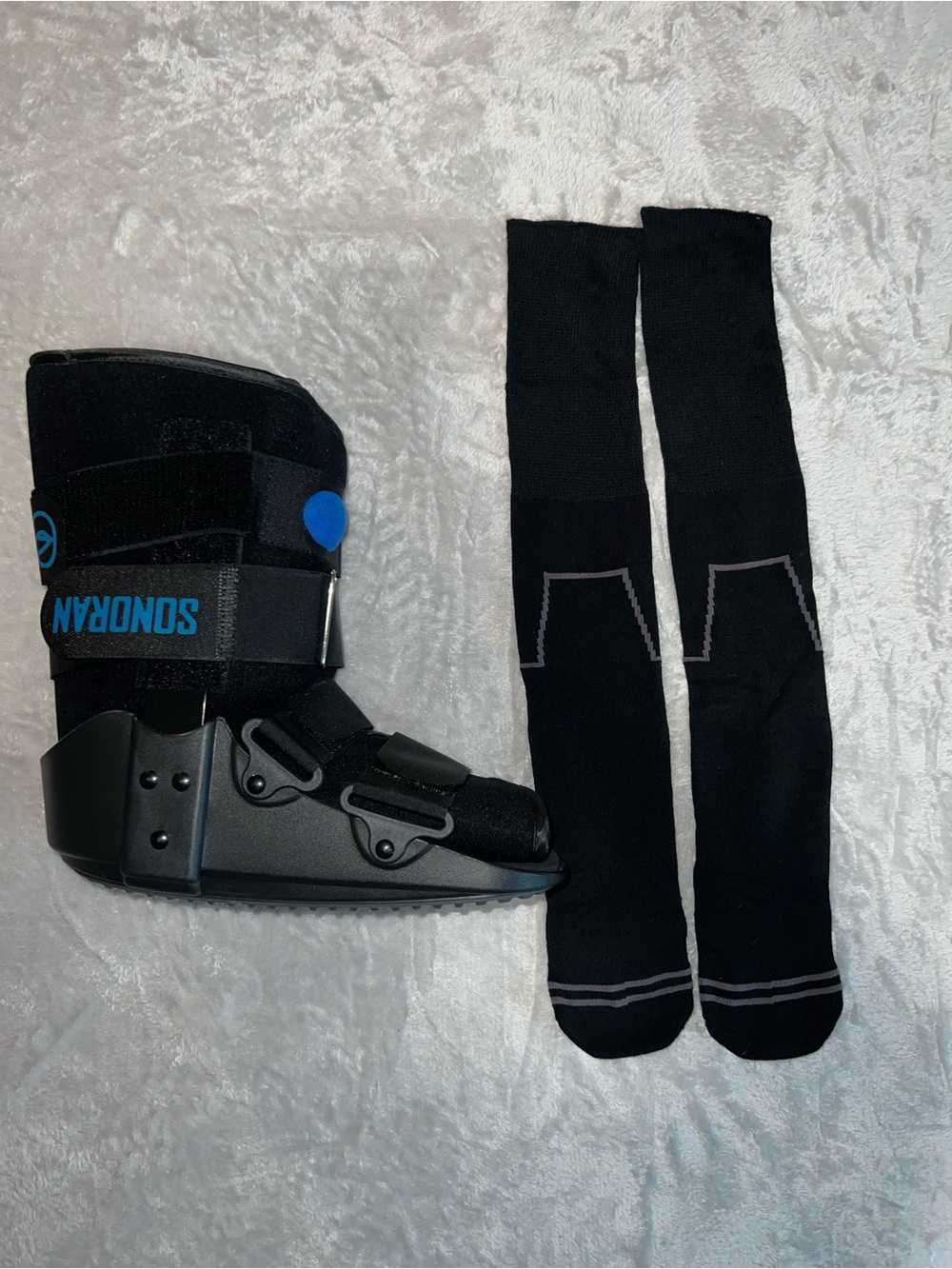 Sndoran Medical Walking Boot in Medium with new socks